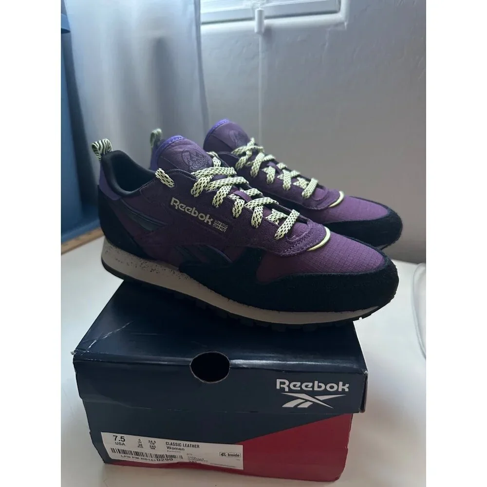 Woman's Athleisure Reebok Classic Leather Sneaker Size 7.5 NIB